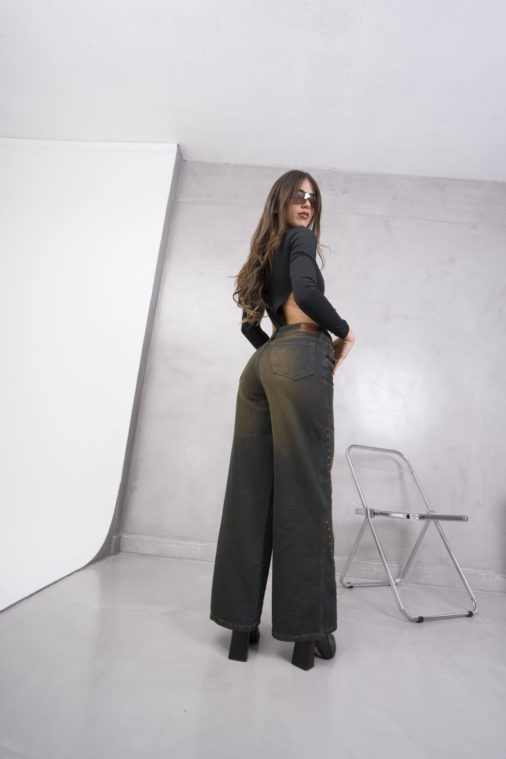 Wide Leg Denisse Ctach Y Recortes Rígido - Image 4